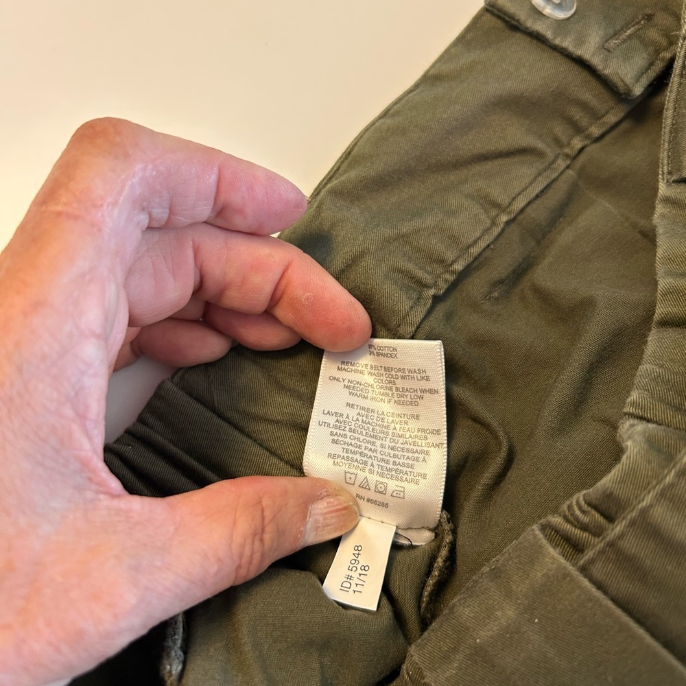 Express x Olivia Culpo army green belted Cargo shorts Size 4.  Cotton/spandex. - Picture 10 of 13